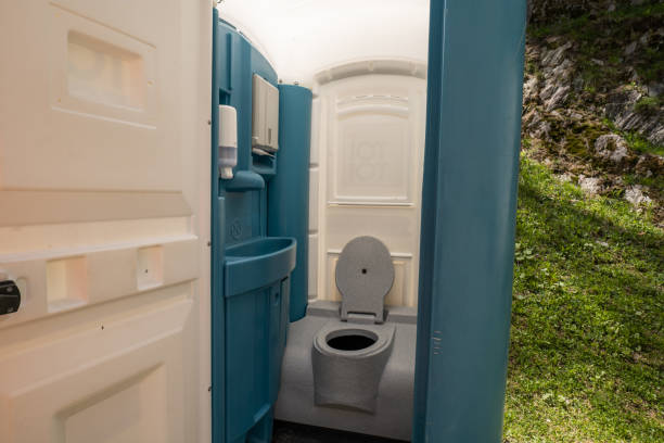 Best Construction site porta potty rental  in Silver Bay, MN